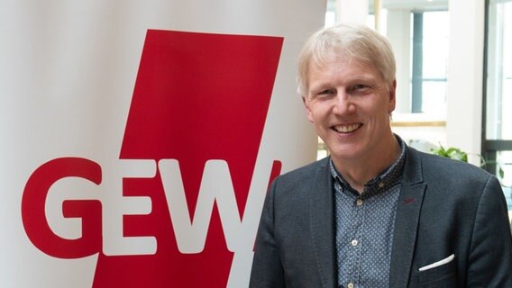 Stefan Störmer, neuer Landesvorsitzender der Bildungsgewerkschaft GEW in Niedersachsen posiert für die Kamera. © picture alliance/dpa | Mia Bucher Foto: Mia Buchner