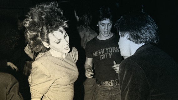 Tanzende junge Leute Anfang der 80er-Jahre. © Condé Nast Archive/Corbis Foto: Dustin Pittman