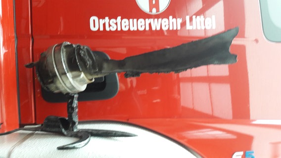 Eine Detailaufnahme eines Fahrzeuges der Feuerwehr Littel. © NDR Foto: Werner Liebl