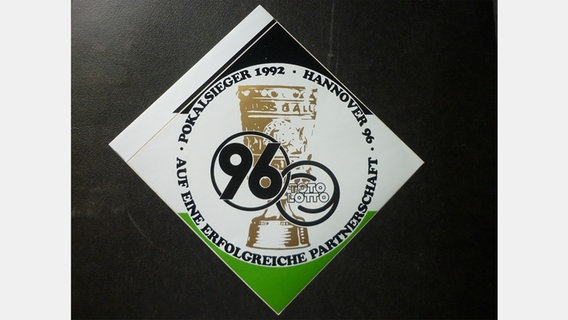 Sticker "Hannover 96 Pokalsieger" (Hans-Jochen Arndt) © NDR 