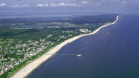 Eine einzige Strandpromenade verbindet Bansin, Heringsdorf, Ahlbeck und Swinemünde auf Usedom. © UTG/Labahn Foto: UTG/Labahn