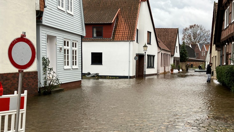 Das Bild zeigt eine Straße in Verden an der Aller. © NDR Foto: Maren Mommsen