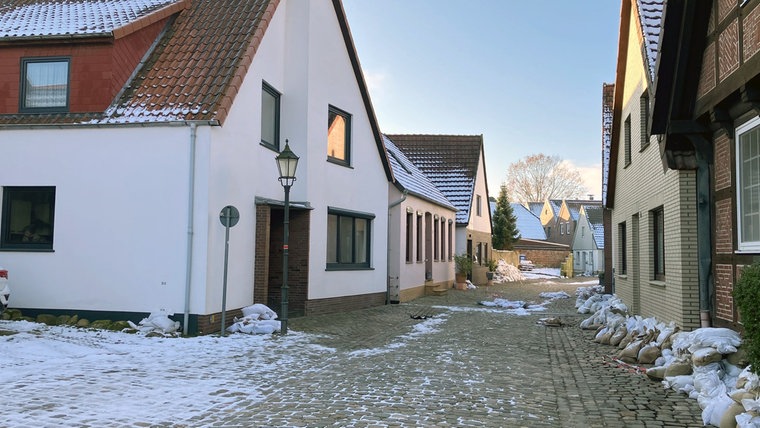 Das Bild zeigt eine Straße in Verden an der Aller. © NDR Foto: Maren Mommsen