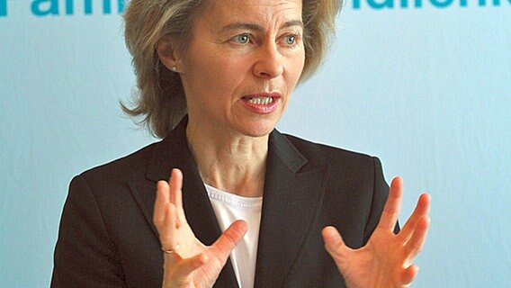 Ursula von der Leyen hält eine Rede. Ursula von der Leyen hält eine Rede. © dpa Foto: Peter Steffen