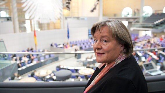 Andrea Voßhoff (CDU) auf der Zuschauertribüne im Bundestag. © dpa Foto: Maurizio Gambarini
