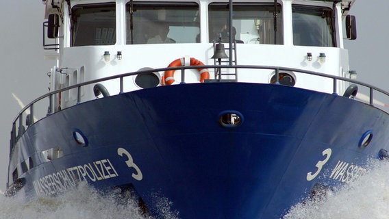 Ein Boot der Wasserschutzpolizei Themenbild Ein Boot der Wasserschutzpolizei Themenbild © picture alliance/dpa Foto: Christian Wöste