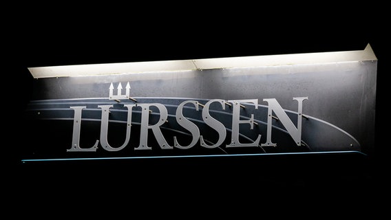 Schild der Firma "Lürssen". © dpa-Bildfunk Foto: Mohssen Assanimoghaddam