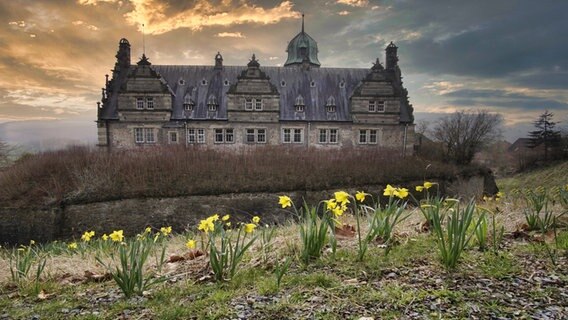 Osterstimmung am Schloss Hämelschenburg. © NDR Foto: Rolf Sander