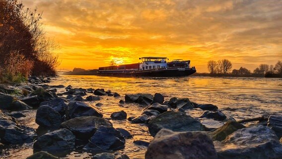 Sonnenaufgang an der Weser bei Achim-Baden. © NDR Foto: Dennis Bartz