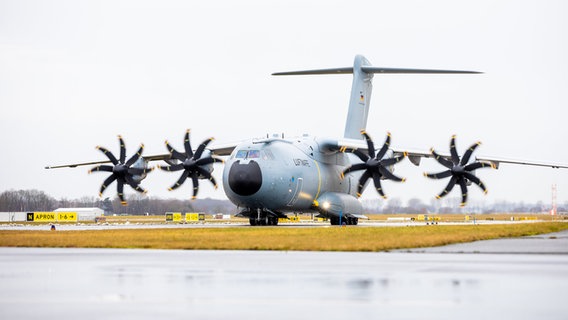 Dois Luftwaffe decolam.  © dpa-Bidfunk Foto: Moritz Frankenberg