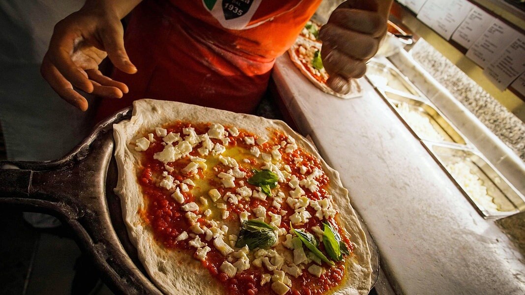 Liebeserklärung an die neapolitanische Pizza | NDR.de - NDR Info