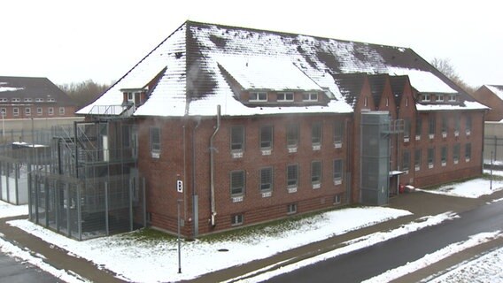 Außenaufnahme der ehemaligen Marinekaserne in Glückstadt. © NDR 