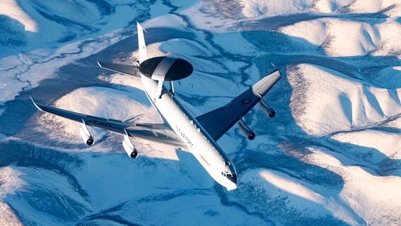 Das NATO-Aufklärungssystem AWACS über Alaska. © U.S. Air Force / IMAGO 