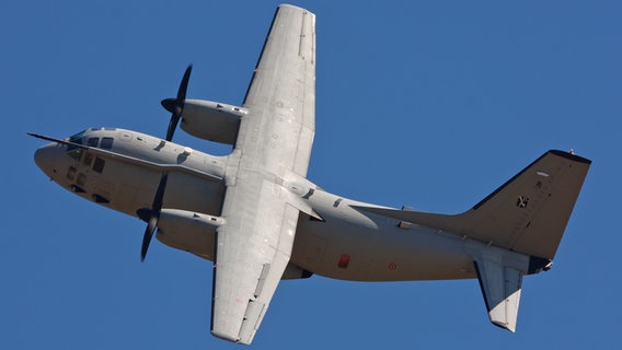 Eine Alenia C-27 im Flug. © IMAGO / Wirestock 