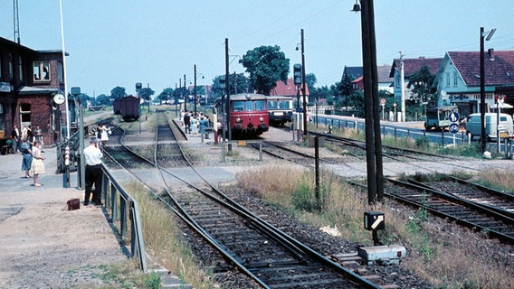 Bahnhof Henstedt-Ulzberg in den 60er Jahren mit MAN-Schienenbus. © AKN Eisenbahn AG 