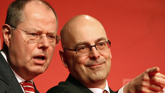 Peer Steinbrück und Torsten Albig (beide SPD) © dpa Bildfunk Foto: Carsten Rehder