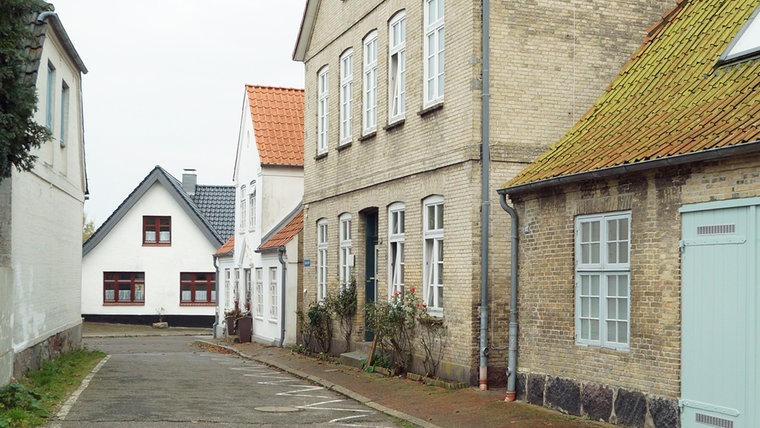 Die Schulstraße in Arnis heutzutage. © NDR Foto: Jan Altmann