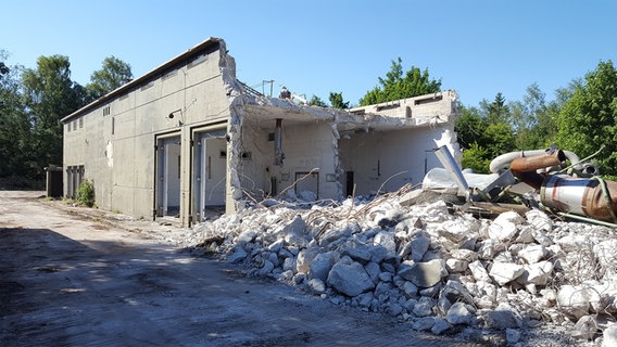 Ein zerfallendes Gebäude. © NDR Foto: Jörn Zahlmann