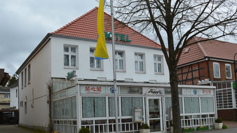 Eine Aufnahme eines Hotels in Bad Bramstedt. © NDR Foto: Anne Passow