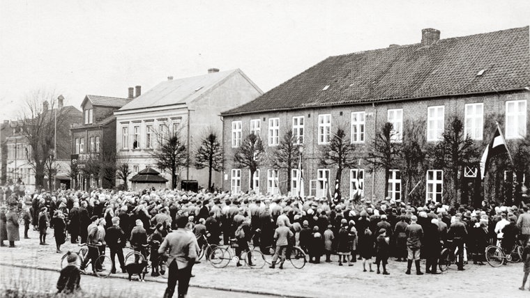 Eine historische Aufnahme des Rathauses von Bad Bramstedt. © Archiv Schadenhof