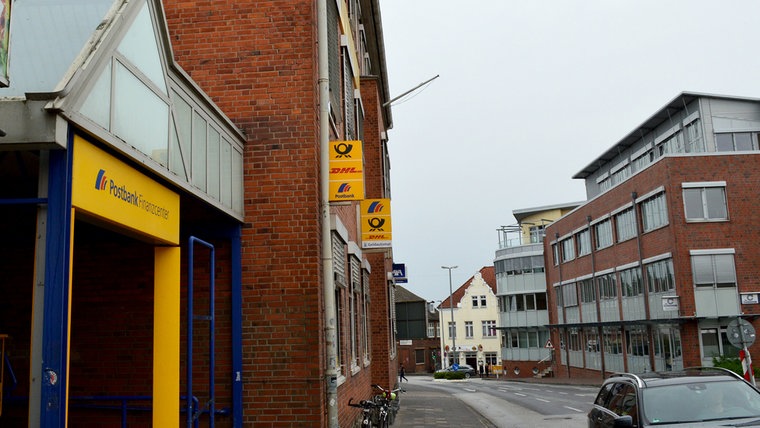 Heutige Burgfelerstraße mit Post in Bad Segeberg. © NDR Foto: Anne Passow