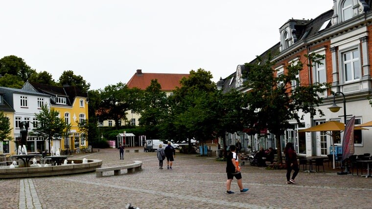 Der Marktplatz in Bad Segeberg. © NDR Foto: Anne Passow