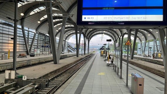 Leere Bahnsteige im Kieler Hauptbahnhof © NDR Foto: Christian Wolf