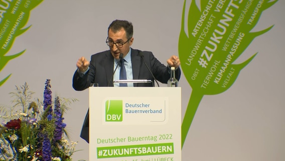 Bundeslandwirtschaftsminister Cem Özdemir (Grüne) spricht beim Deutschen Bauernverband. © NDR 