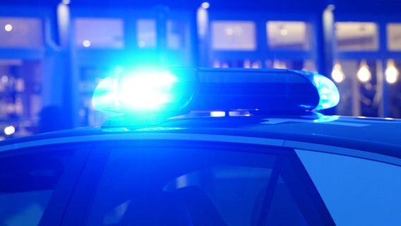 Blaulicht auf einem Streifenwagen der Polizei. © dpa Foto: Marcus Brandt