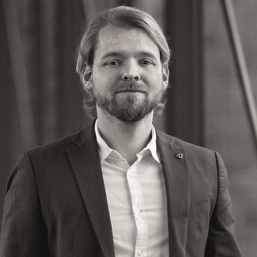 Dennys Bornhöft, FDP, lächelt in die Kamera. Dennys Bornhöft, FDP, lächelt in die Kamera.