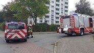 Einsatzkräfte der Feuerwehr rücken in Harrislee (Kreis Schleswig-Flensburg) aus, nachdem es in einem Hochhaus gebrand hat. © Benjamin Nolte Foto: Benjamin Nolte