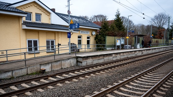 Der Bahnhof Brokstedt. © dpa-Bildfunk Foto: Daniel Bockwoldt