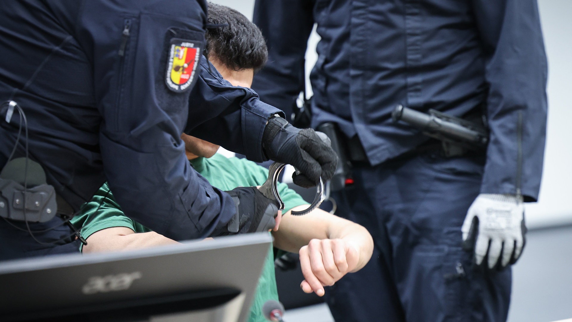 Urteil im Brokstedt-Prozess: Lebenslange Haft für tödliche Messerattacke