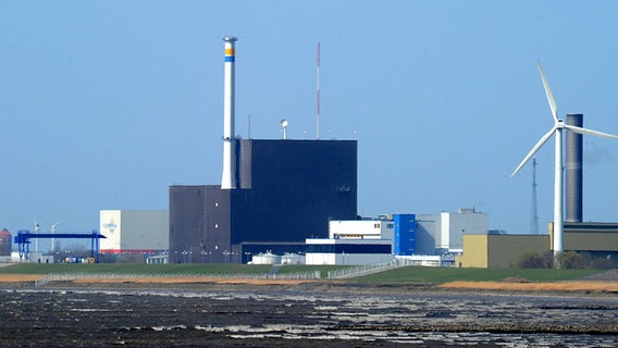 Das Atomkraftwerk in Brunsbüttel © dpa - Bildfunk Foto: Carsten Rehder