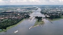 Blick auf die Mündung des Nord-Ostsee-Kanals in die Elbe und die Schleusen in Brunsbüttel. © picture-alliance / akg-images 