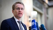 Daniel Günther (CDU), Ministerpräsident von Schleswig-Holstein, äußert sich nach der Abstimmung in der Plenarsitzung im Deutschen Bundesrat. © dpa-Bildfunk / Bernd von Jutrczenk Foto: Bernd von Jutrczenk