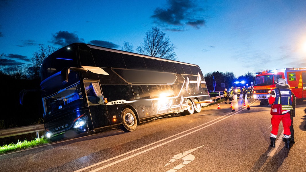 A24 : Le bus de tournée de Mark Forster menacé de basculer |  NDR.de – Actualités