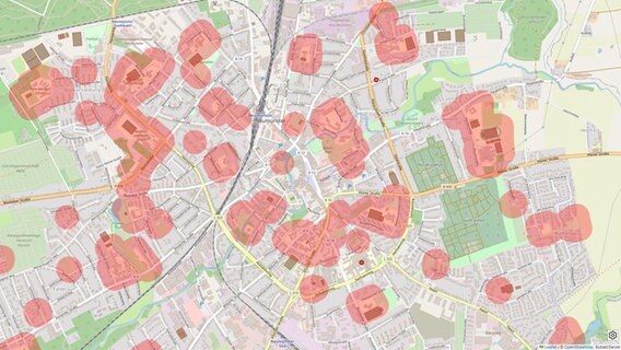 Auf einem Kartenausschnitt von Neumünster sind verschiedene Bereiche Rot eingefärbt. © Bubatzkarte / OpenStreetMap Foto: Bubatzkarte / OpenStreetMap