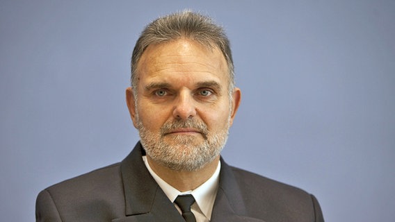 Ein Portrait vom Stellvertreter des Sprechers im Verteidigungsministerium Christian Dienst © dpa Foto: Arno Burgi