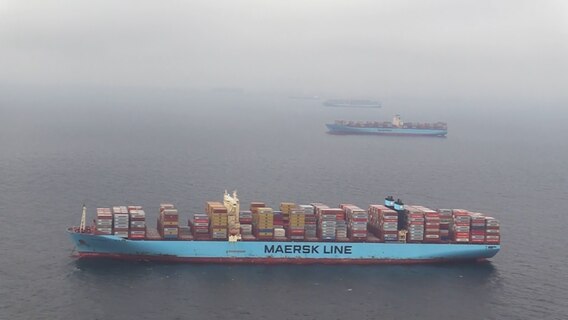 Containerschiffe stauen sich in der Deutschen Bucht. © TNN 