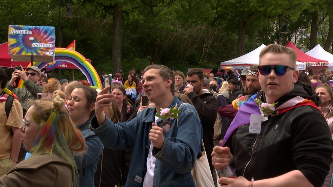 Christopher Street Day: Auftakt in Flensburg | NDR.de - Nachrichten - Schleswig-Holstein