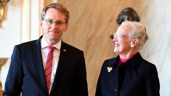 Ministerpräsident Daniel Günther zu Besuch bei der dänischen Königin Margrethe II. in Dänemark. © dpa-Bildfunk Foto: Carsten Rehder