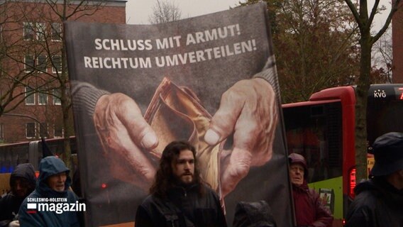 Eine Demonstration in Kiel zu steigenden Preisen. © NDR 