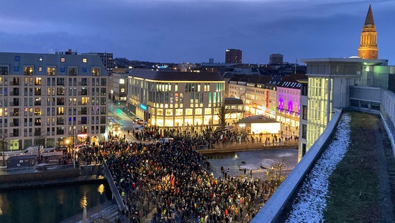 Eine Demonstration in der Kieler Innenstadt. © NDR 