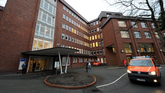 Blick auf das Hauptgebäude des Diakonissen Krankenhaus (Diako) in Flensburg © picture alliance Foto: Carsten Rehder