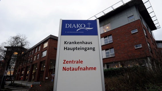 Blick auf das Hauptgebäude des Diakonissen Krankenhaus in Flensburg. © picture alliance / dpa | Carsten Rehder Foto: Carsten Rehder