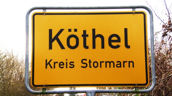 Das Ortsschild von Köthel im Kreis Stormarn. © NDR 
