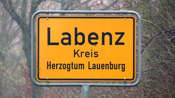 Das Ortseingangsschild von Labenz im Kreis Herzogtum Lauenburg. © NDR / SH Magazin 