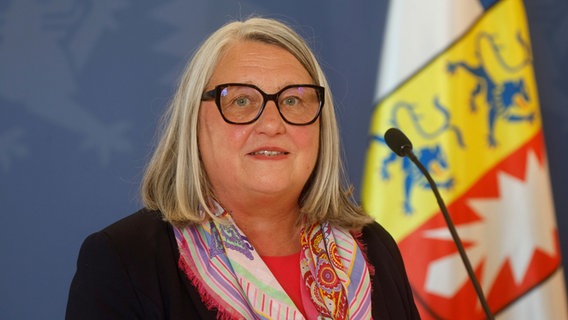 Doris Stenke (CDU) spricht als neue Bildungsminsterin für Schleswig-Holstein © dpa-Bildfunk Foto: Markus Scholz