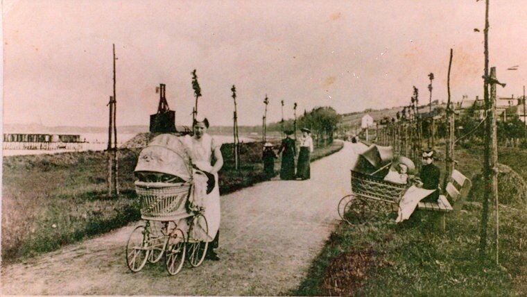 Die Strand-Promenade in Eckernförde im Jahr 1905. © Stadtarchiv Eckernförde